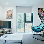 Airy And Bright Apartment In City Center