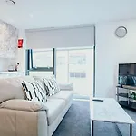 Airy And Bright Apartment In City Center