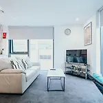 Airy And Bright Apartment In City Center