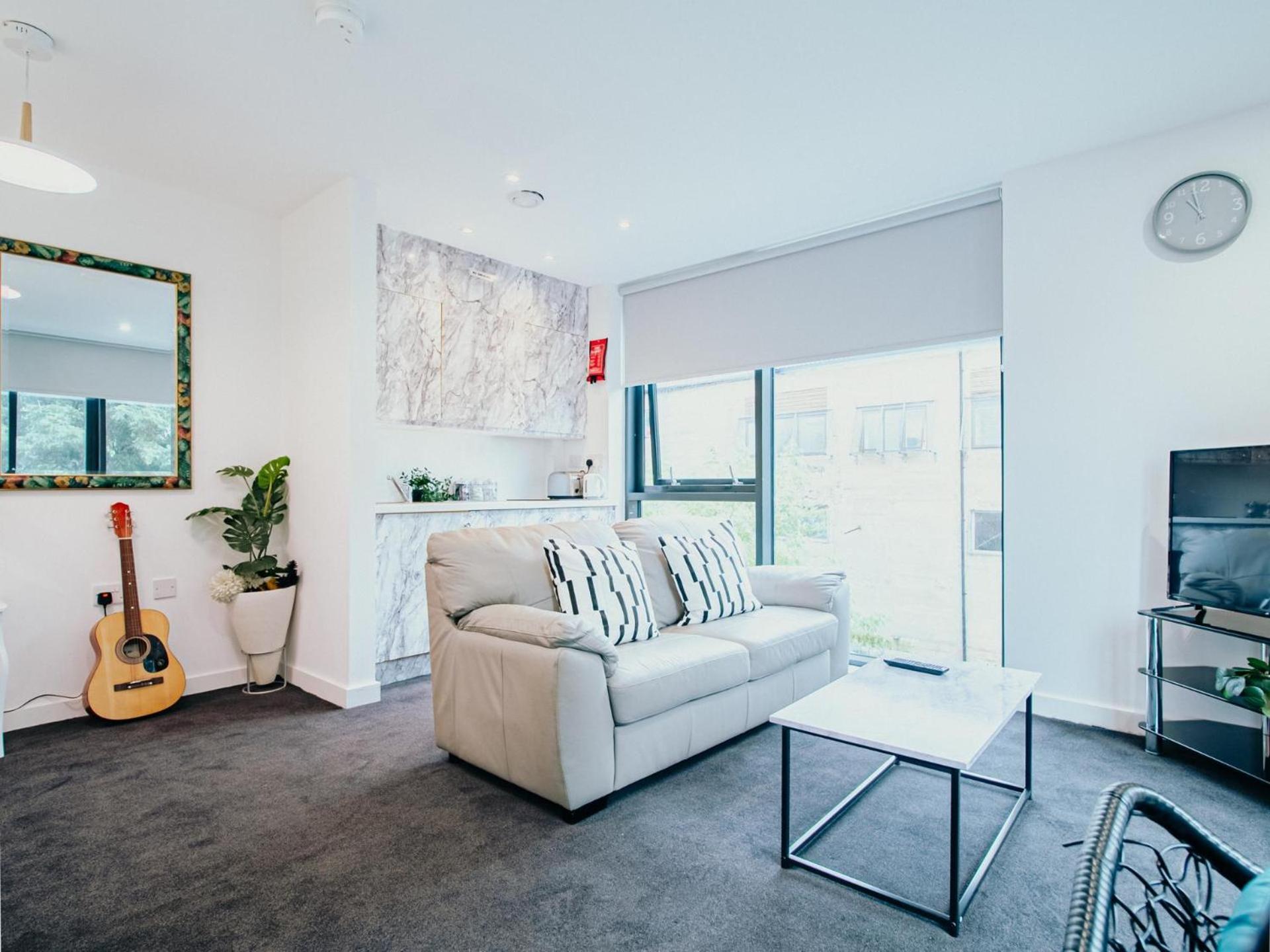 Airy And Bright In Center Apartment